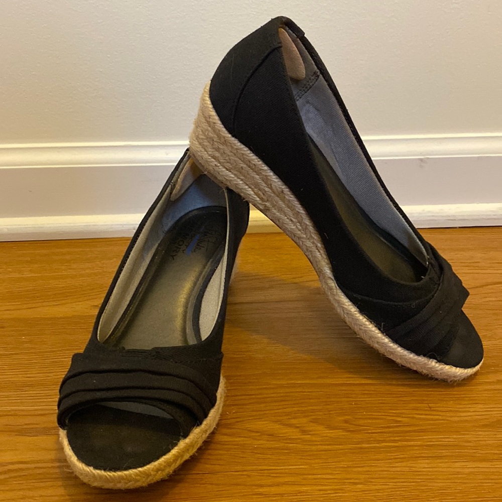 Life Stride Velocity with memory foam, wedge heel, flex, size 7, peek toe